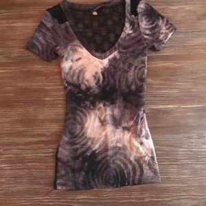 Rose pattern textured v neck with full face back